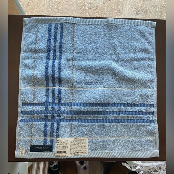 Burberry London set of 2 novacheck hand face towels NWOT - Picture 6 of 13